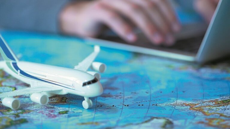 How to Manage Corporate Travel Itinerary Changes: The Definitive Enterprise Guide